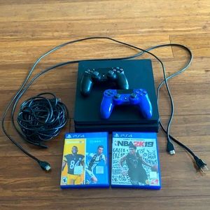 PS4 slim 1TB very good condition no damage